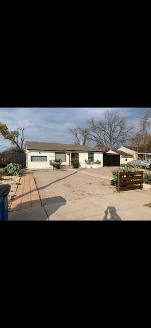 Building Photo - 3739 Almazan Dr