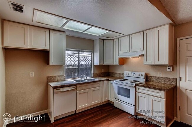 Building Photo - 3528 Granby Dr