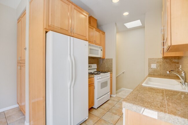 Building Photo - 1939 Felspar St