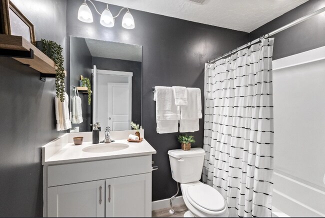 Building Photo - 3 Bed/3 Bath Townhouse in Saratoga Springs