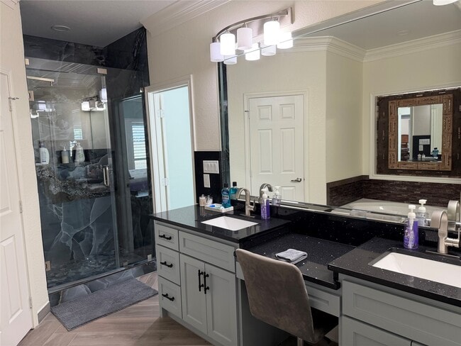 Building Photo - 5525 Swan Dr