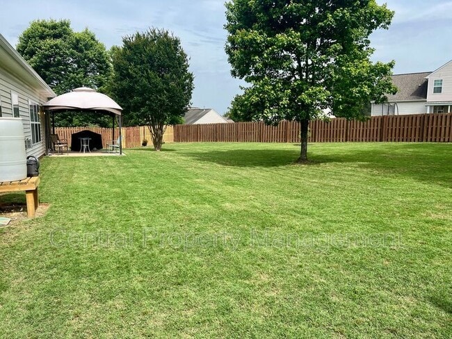 Building Photo - 952 Breezewood Ct