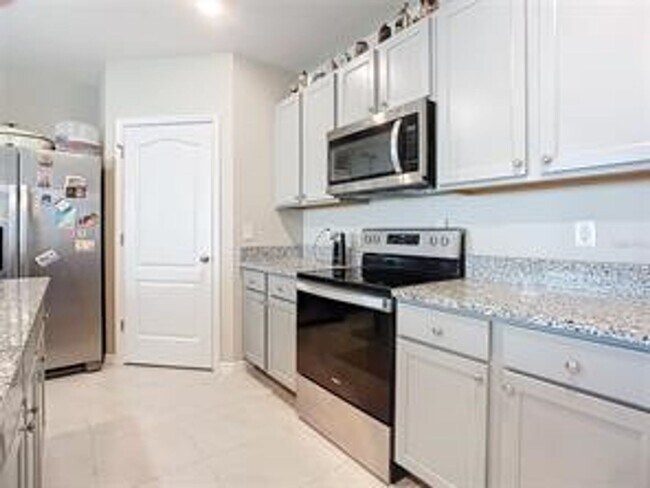 Building Photo - Grab this 4 bedroom home today!