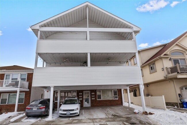 Building Photo - 616 E Broadway