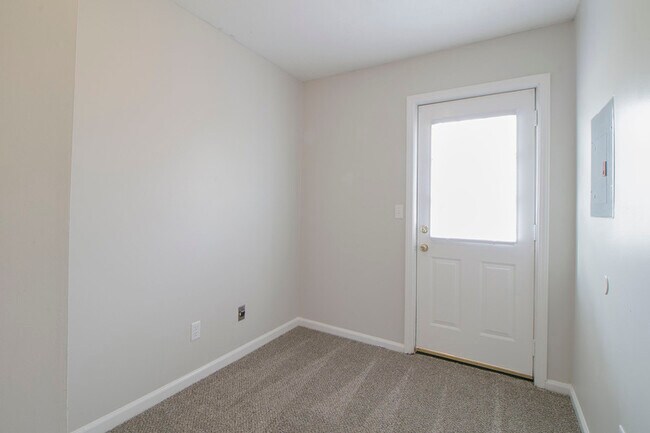 Building Photo - 24-424 Thompsonville Ln