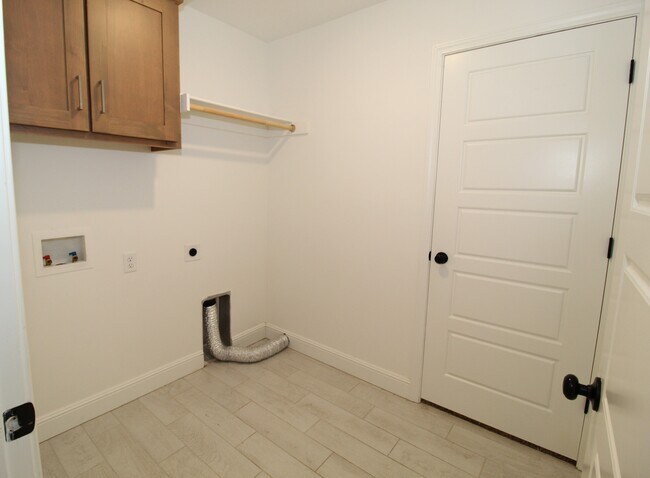 Building Photo - 1500 Ari Ave