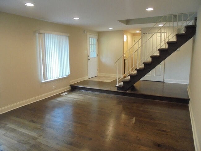 Building Photo - 1085 Hecker Dr