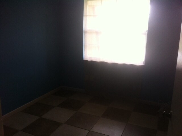 Building Photo - Beautiful  3 bedroom, 2 bath, 2 car garage...