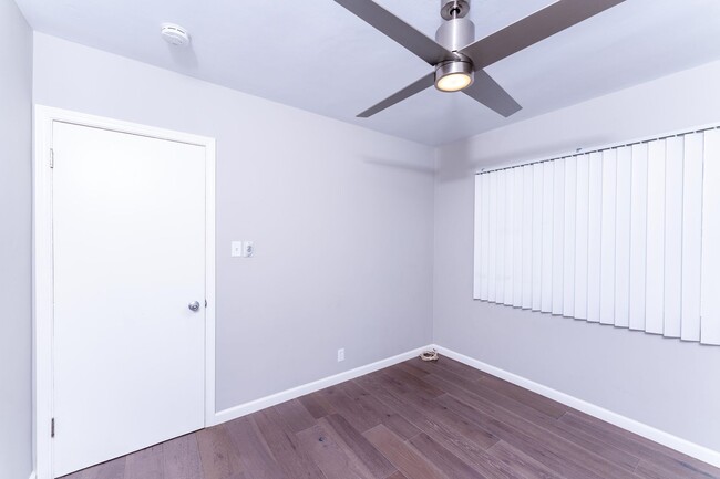 Building Photo - 2-bedroom/1-bathroom Apartment Available!!!