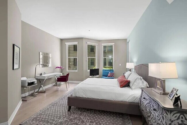 Building Photo - Luxury Marina District Condo for Rent