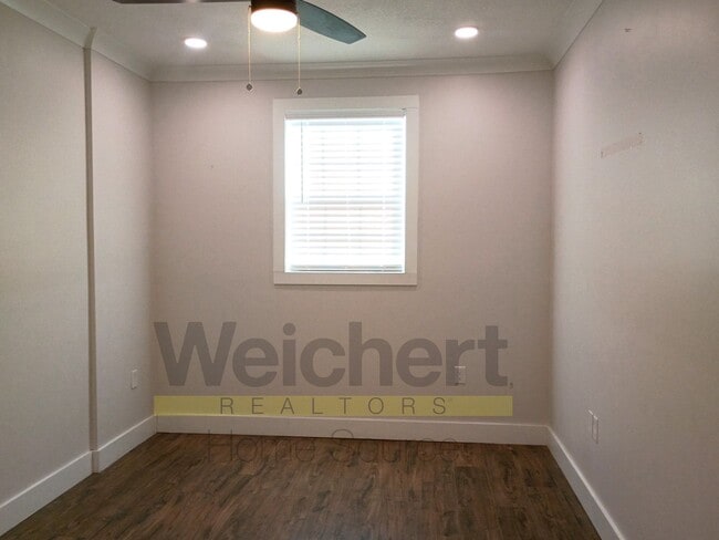 Building Photo - Stylish Downtown 1-Bedroom with Modern Updates