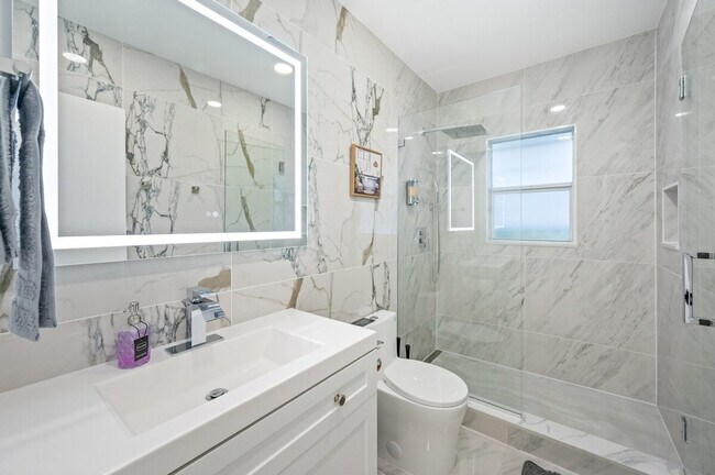 Building Photo - 310 NE 58th Terrace