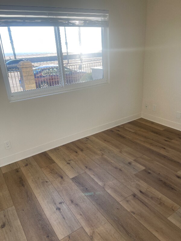 Building Photo - 284 E Surfside Dr