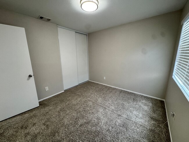 Building Photo - 3-Bedroom Moreno Valley Home – High Ceilin...