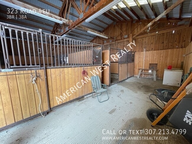 Building Photo - 323 Rd 4Eu