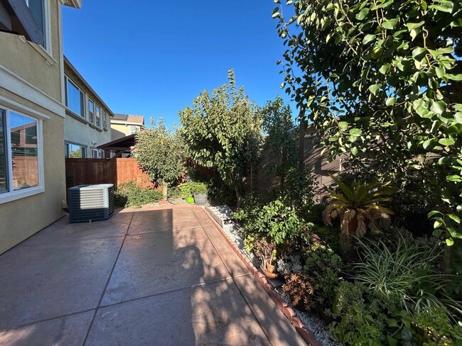 Building Photo - 456 St Jorge Ave