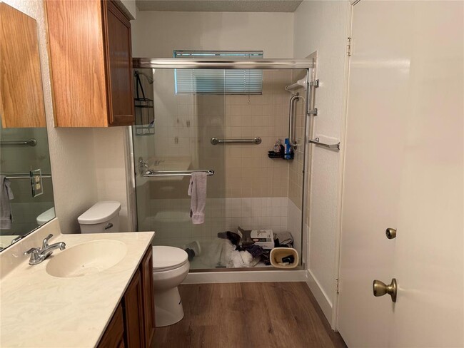 Building Photo - 709 Shade Tree Dr