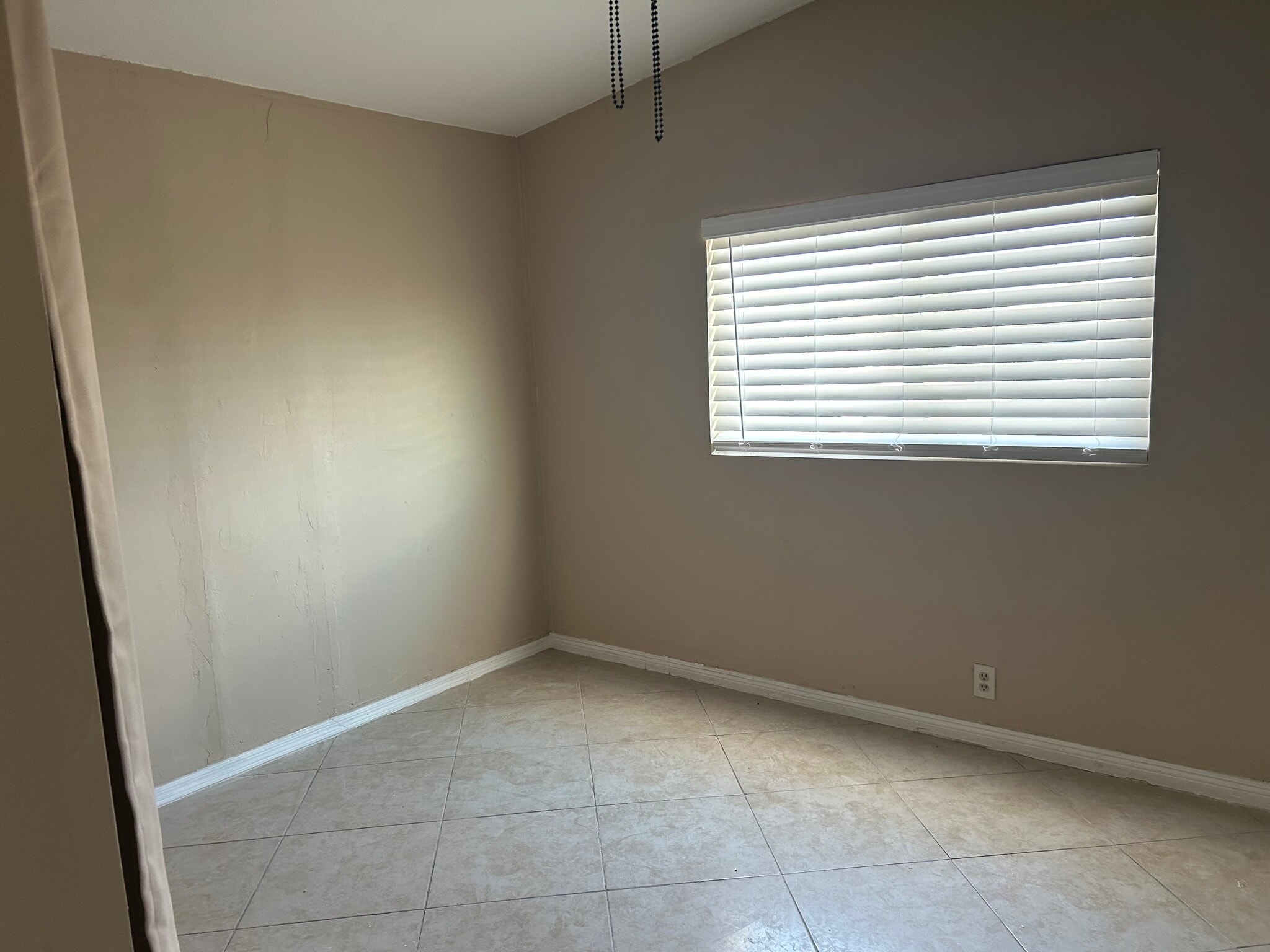 Building Photo - 6627 S 22nd Pl