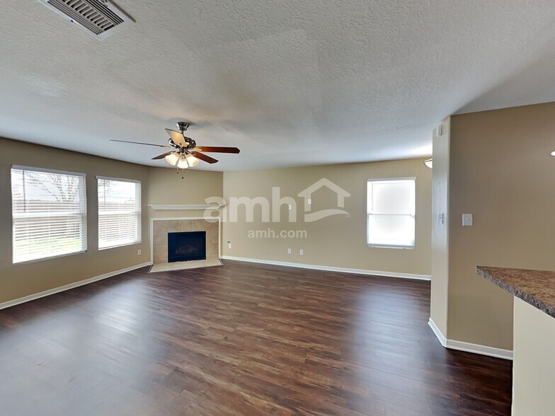 Building Photo - 16727 Foursquare Dr