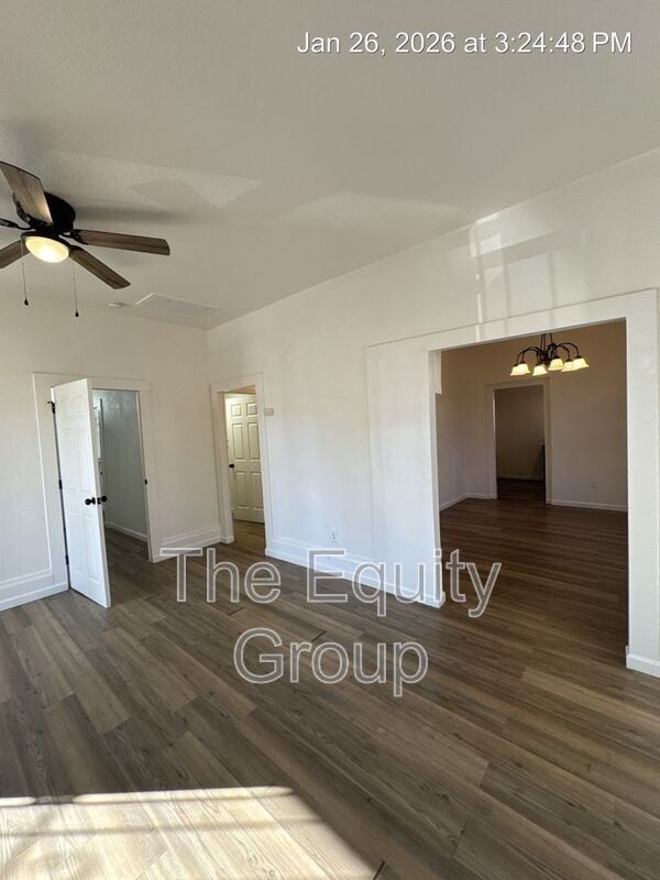 Building Photo - 500 W School Ave