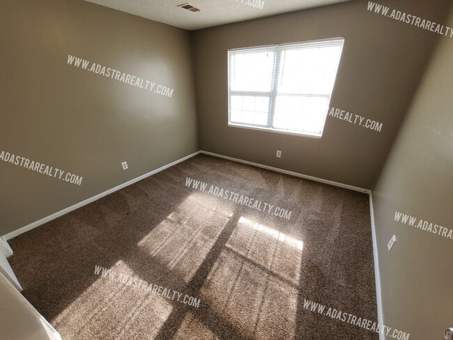 Building Photo - 809 N Washington St