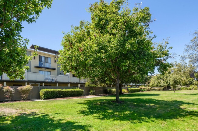 Building Photo - 5105 Admiralty Ln