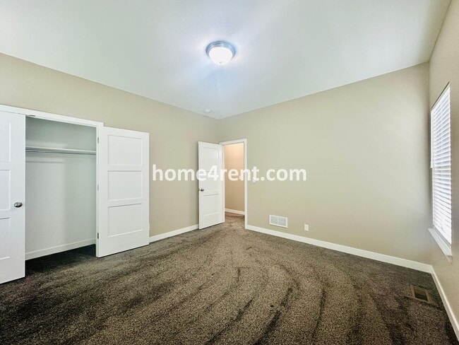 Building Photo - Ranch Style Home w/ Updated Kitchen, including SS Appliances and Granite Counters Plus a Large Un...