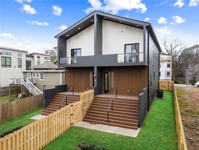 Building Photo - 582 Hope St SW