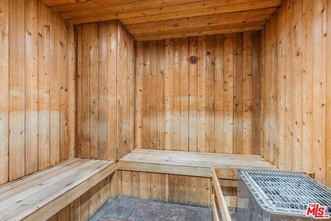 Building Photo - 6249 Green Valley Cir