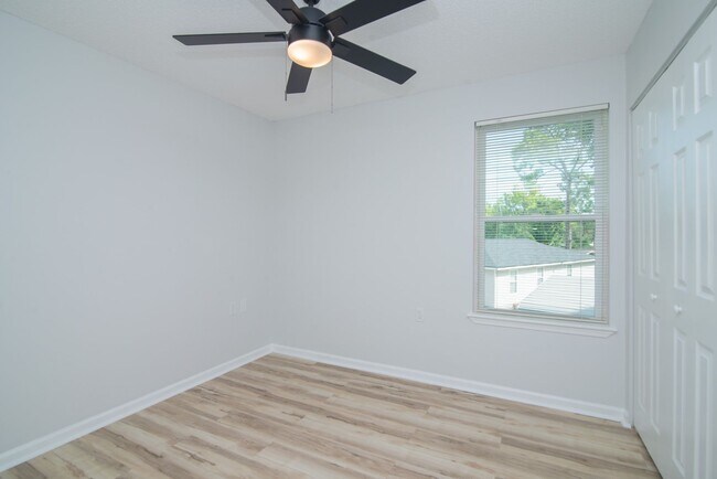 Building Photo - 1101 Scheidel Ct