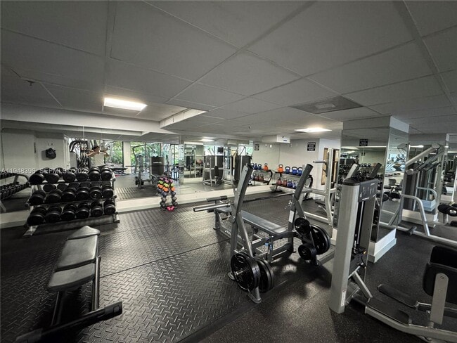 Building Photo - 540 Brickell Key Dr