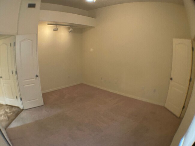 Building Photo - LEASE TAKEOVER_Summit park 2 bedroom condo