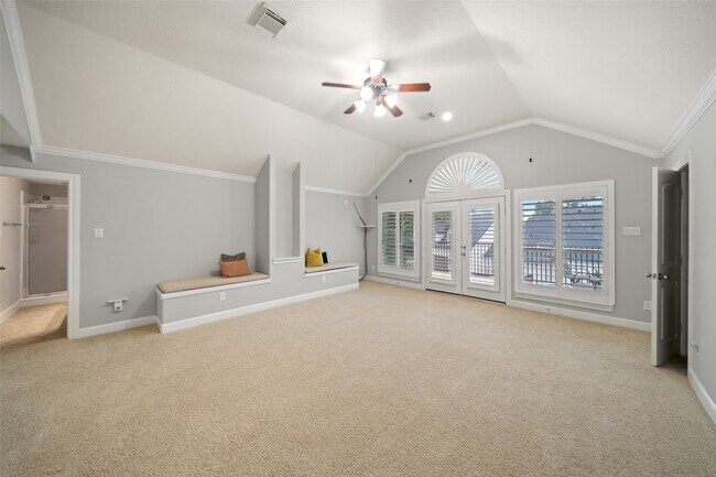 Building Photo - 390 Wedgewood Dr W