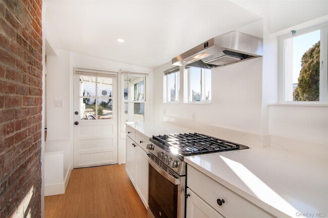 Building Photo - 9 N Buckhout St