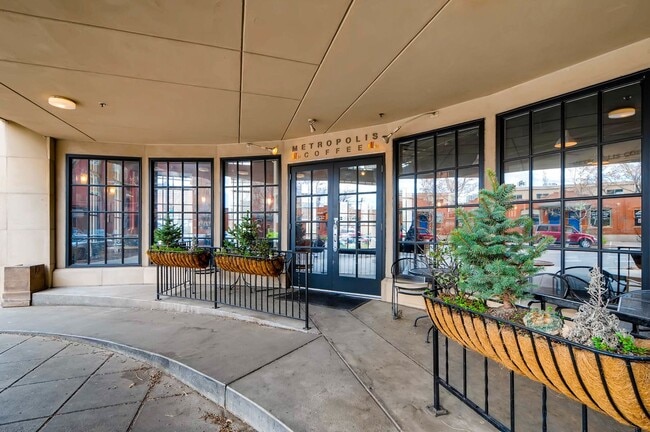 Building Photo - 300 W 11th Ave