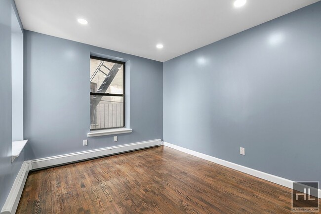 Building Photo - Renovated 2 BR, Dishwasher, Elevator and L...