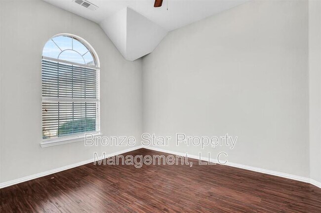 Building Photo - 2827 Rosewood Blvd