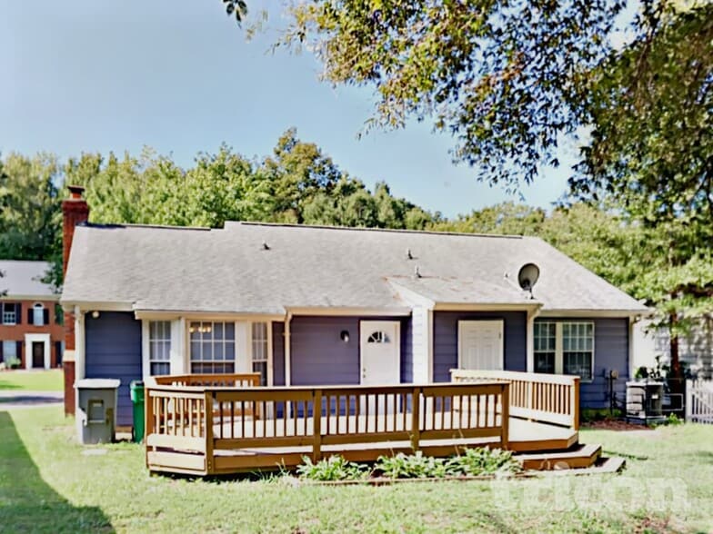Building Photo - 2104 David Earl Dr