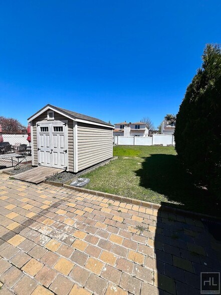 Building Photo - KLONDIKE AVENUE