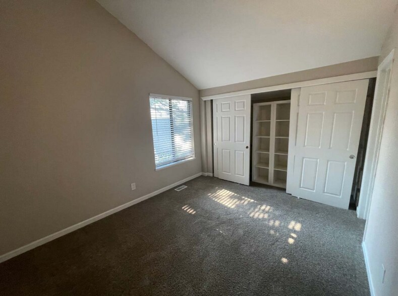 Building Photo - 10168 E Peakview Ave