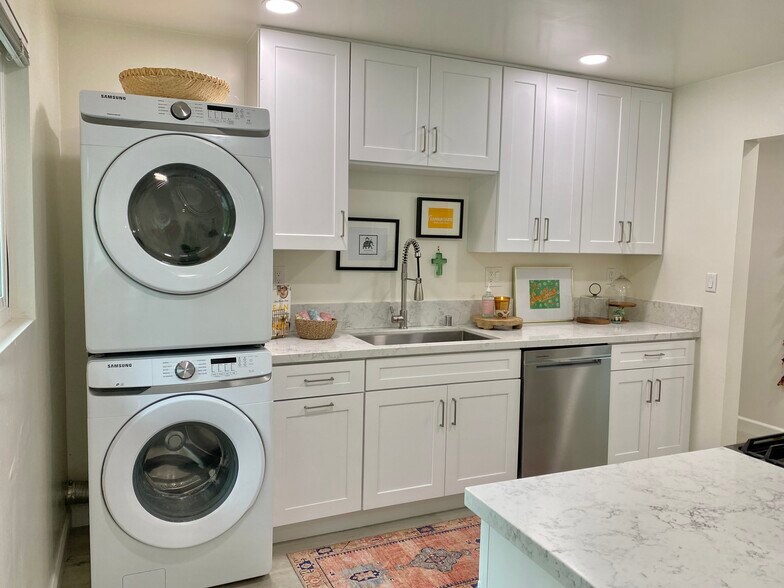 Building Photo - 2019 Curtis Ave