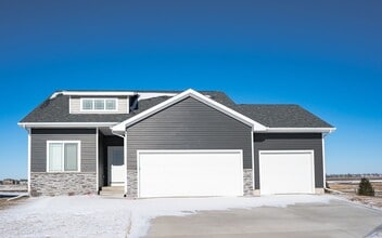 Building Photo - Beautiful 4 Bedroom Home! 3 Car Garage, NE...