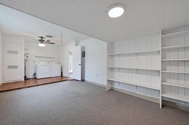 Building Photo - 703 Hyde Park Ct