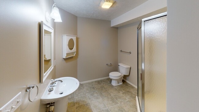 Building Photo - 1301 Center St