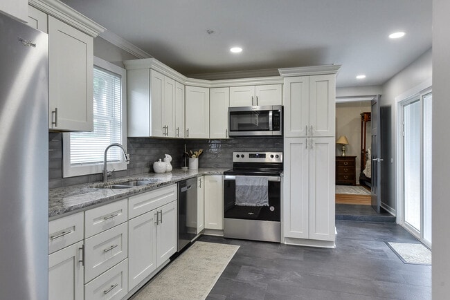 Building Photo - 2101 S 61st Ave
