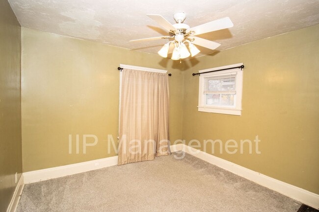 Building Photo - VOUCHERS ACCEPTED! LARGE 4 BEDROOM/2 BATHR...