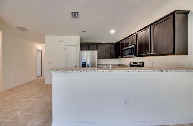 Building Photo - 3 Bedroom 2 Bath 1 Car Garage In Cape Coral!