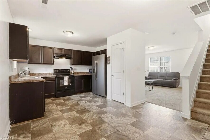Building Photo - Room in House on Ransom Trace Ct