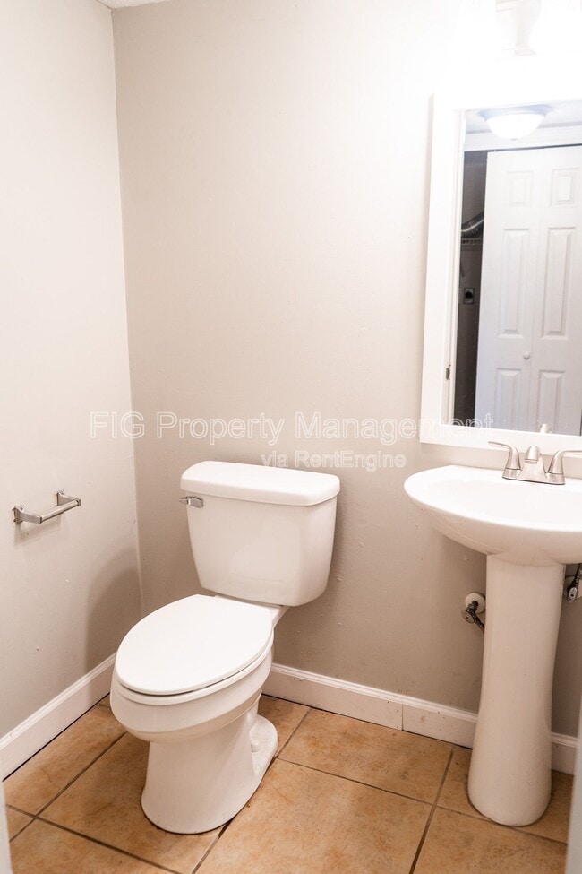 Building Photo - 123 Louella Dr