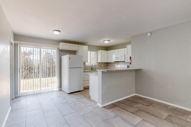 Building Photo - NE Mid-Century Modern 3 Badroom 1.5 Bath with garage